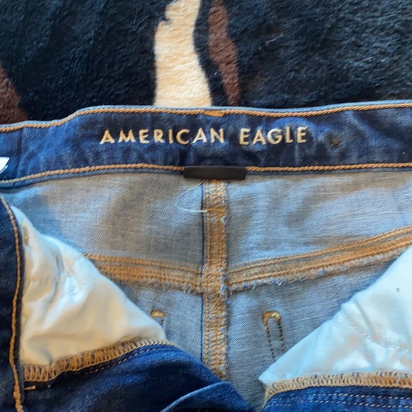 AMERICAN EAGLE DISTRESSED JEANS NWOT - Picture 4 of 6